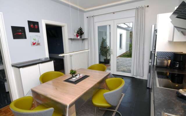 Fischer 2 Modern Retreat