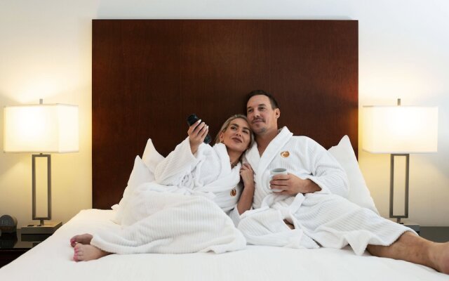 Mountain Side Hotel Whistler by Executive