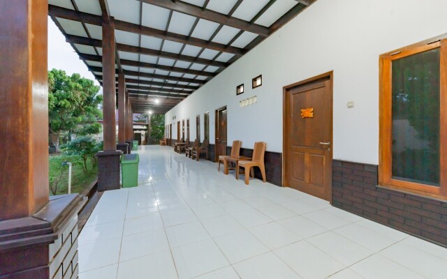 RedDoorz near GOR Parenggean