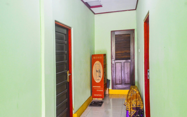 SPOT ON 91623 Pj Guest House Syariah