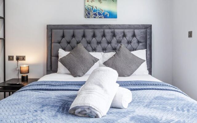 Serviced Modern Luxury Flat Near Central London