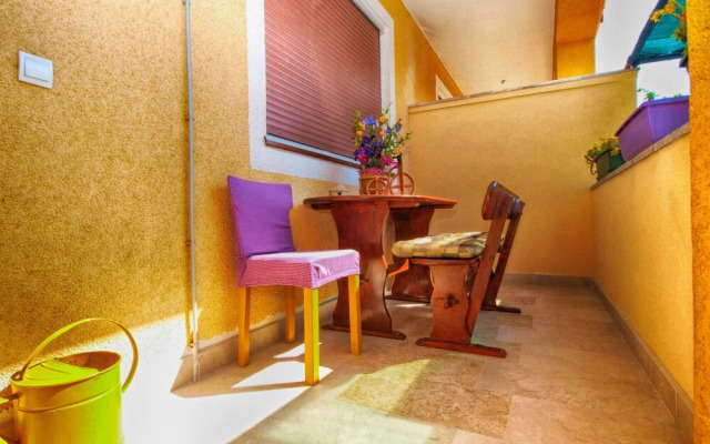 Apartment 1200