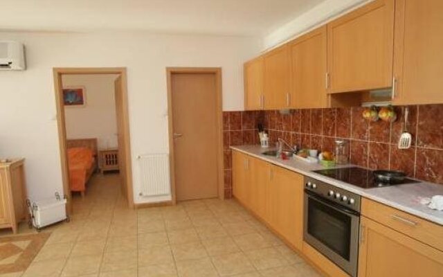 Lelle Park Apartmanház
