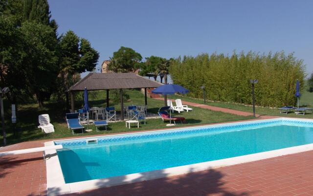 Scenic Farmhouse in Peccioli with Swimming Pool near Lakes