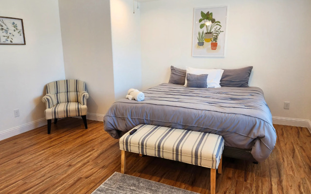 Modern 3 Bedroom Retreat in Pearland