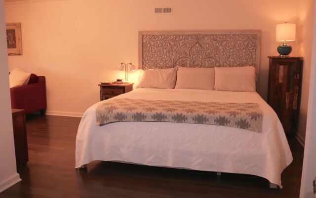 Belmont Blvd Bed and Breakfast