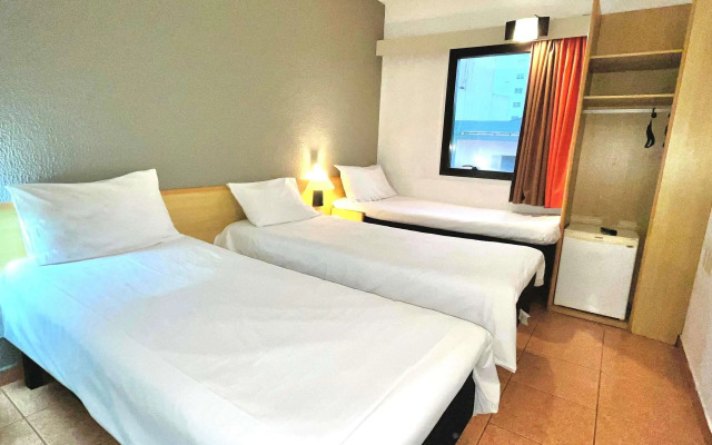 Ibis Santos Gonzaga Praia