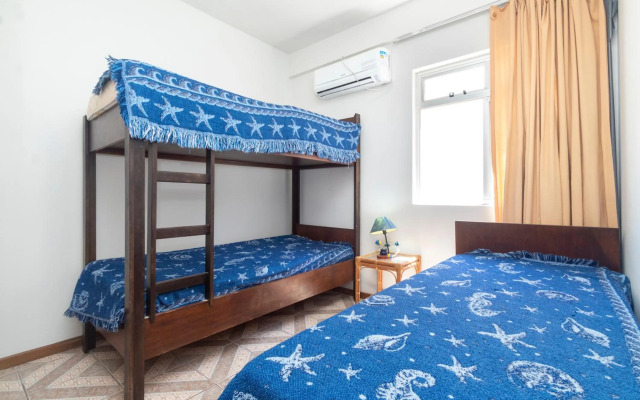 Apartamento a 150 metros da Praia de Mariscal.