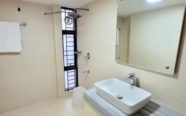 Luxurious 3-bhk Highly Secured & Close to Airport