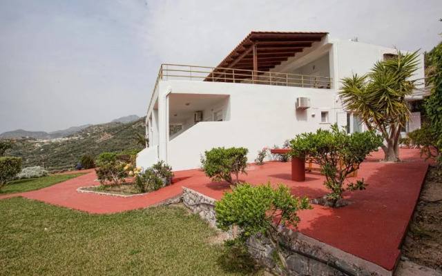 Chrisanthi Studios & Apartments