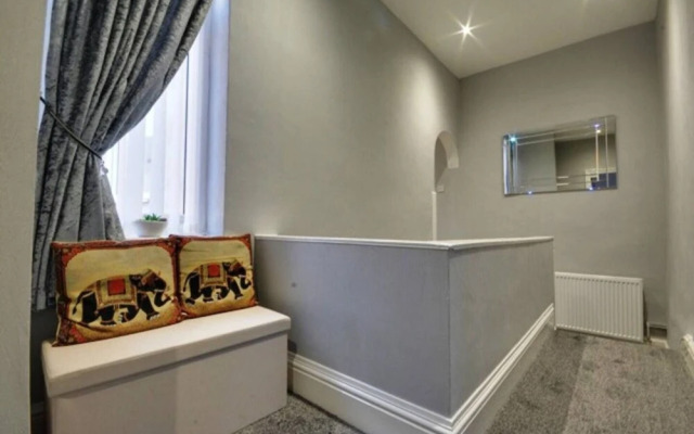 2br-sleeps5-privategarden-freeparking-pets