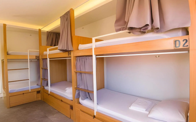 Red Picnic Hostel