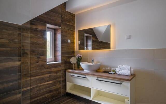 Kistücsök Food & Room