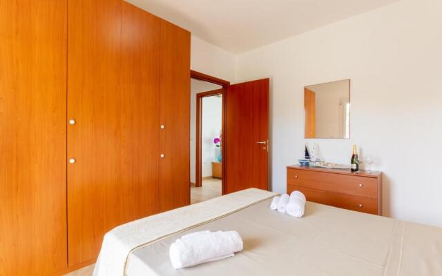 Luxury Holiday Home With Swimming Pool in Torre Lapillo