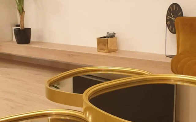 Golden Studio - private parking