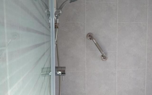 Excellent Location -Central Belfast - Parking - 4 Beds