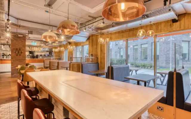 Premier Inn  London Southwark (Southwark Station)