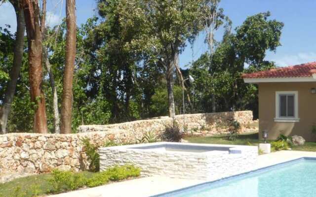 Private two Story Villa With Guest House