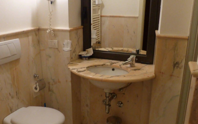 Hotel Joli