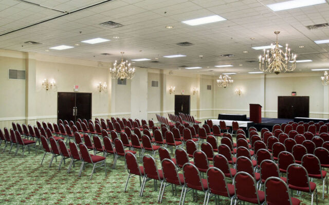 Ramada Lansing Hotel and Conference Center