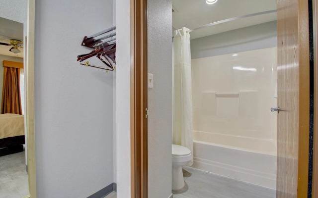 Quality Inn & Suites CVG Airport