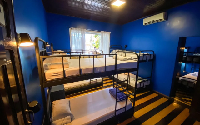 Ôvibe Party Hostel & Arts