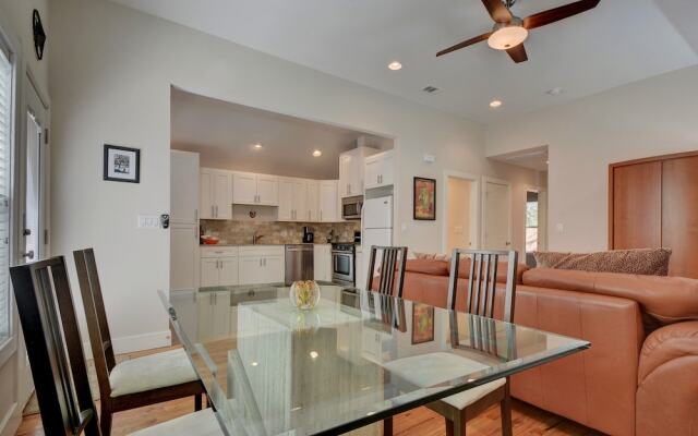 2BR Renovated Austin Coach House by RedAwning