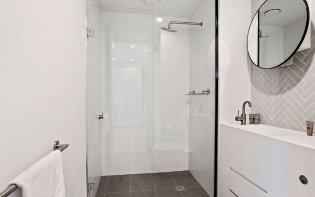 IfStays EQ Tower Apartment