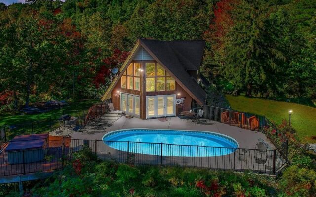 SmokyStays Private Pool Chalet
