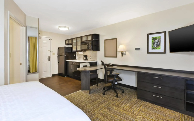 Candlewood Suites Huntersville by IHG