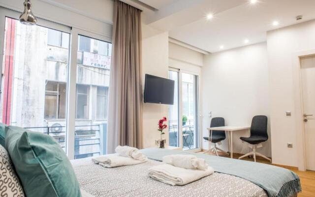 A25 Pristine & Sunny flat with balcony at downtown Athens