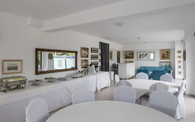 Light Blue Luxury Rooms