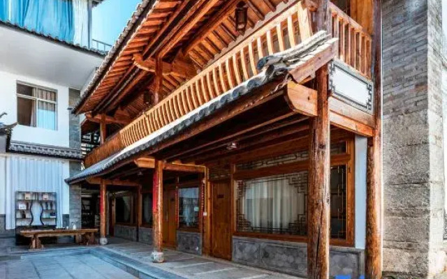 Ruyuan Boutique Homestay (Dali Erhai Caicun Branch)