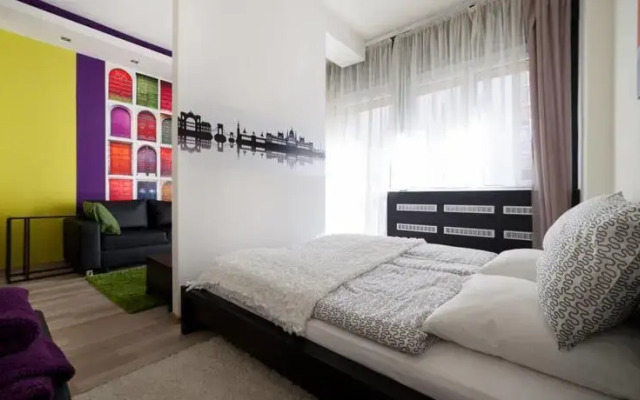 Downtown/Nightlife/Balcony