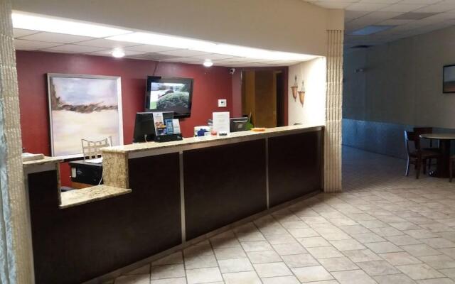 HomeTowne Studios by Red Roof Athens, TN