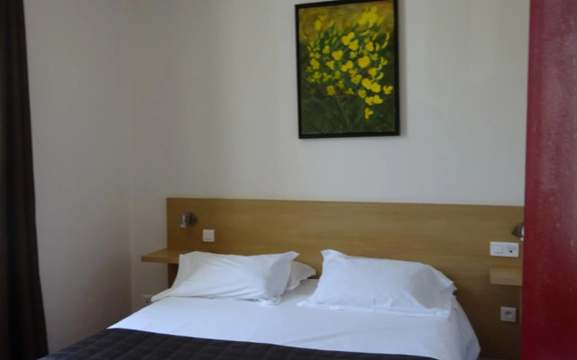 Hôtel Restaurant Le Castel Fleuri