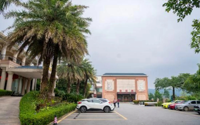Gaotan Hot Spring Hotel
