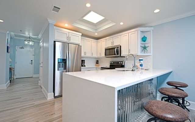 Lighthouse Condos by Hosteeva