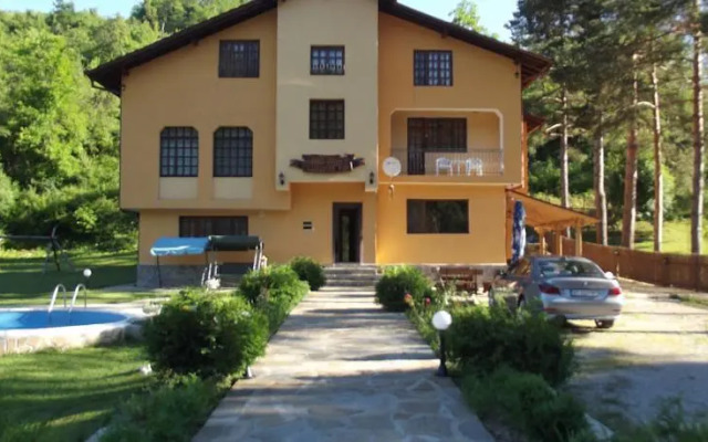Mountain Paradise Family Hotel