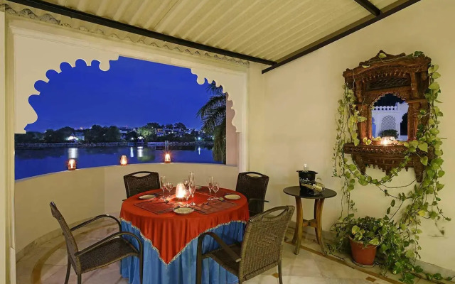 Swaroop Vilas - Lake Facing Boutique Hotel
