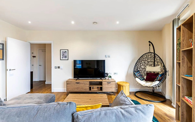 Vibrant London Canal Apartment