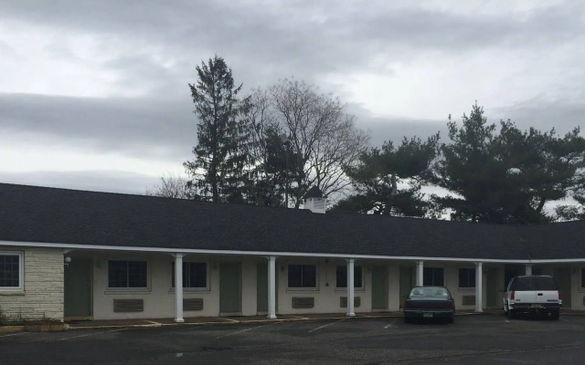 Track & Turf Motel