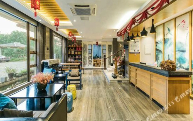 Wuyishan Seclusion Inn