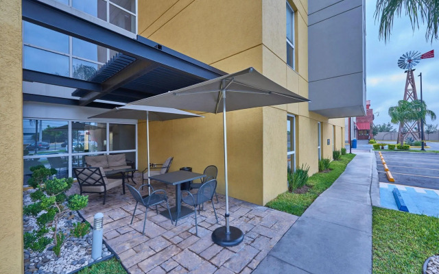 City Express Plus by Marriott Ciudad de México Patio Universidad