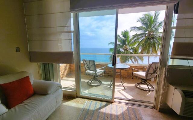 Beachfront 2 bdr apt with beautiful views