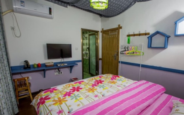Zhangjiajie April Day Hostel