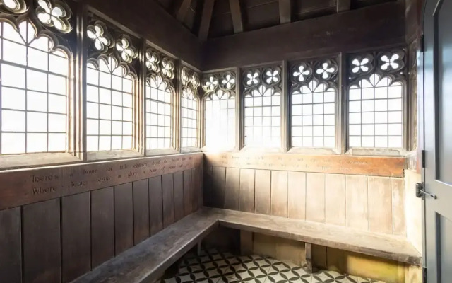 Host Stay The Tiny Chapel