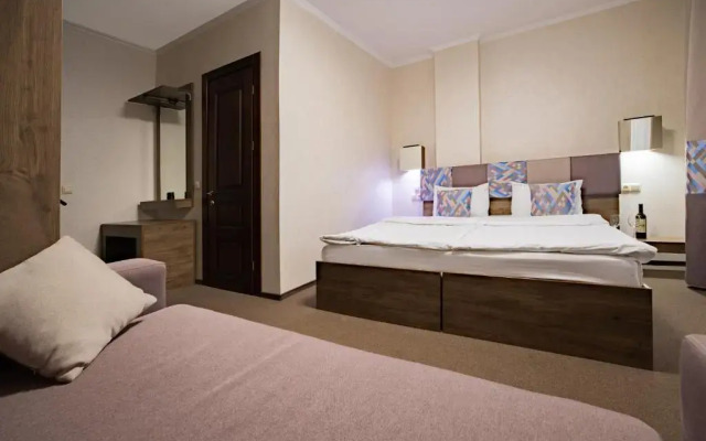 Private Rooms in Hotel Lift 1R