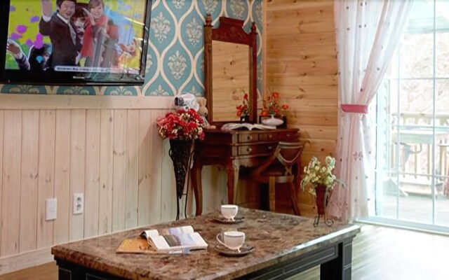 Yangsan Chickweed & Flower Pension