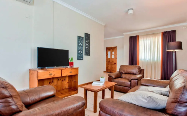 Villa Gardenia - 5 Bedroom Holiday Villa With Pool